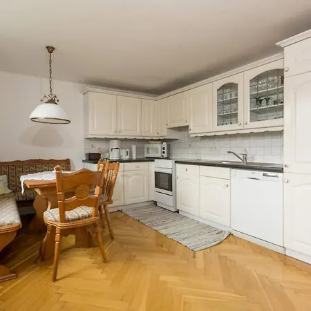 Apartament Schoene Ferienwohnung Am Schlosspark