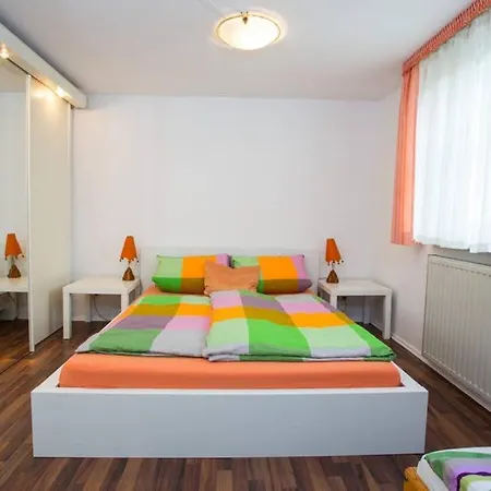 Apartament Schoene Ferienwohnung Am Schlosspark *