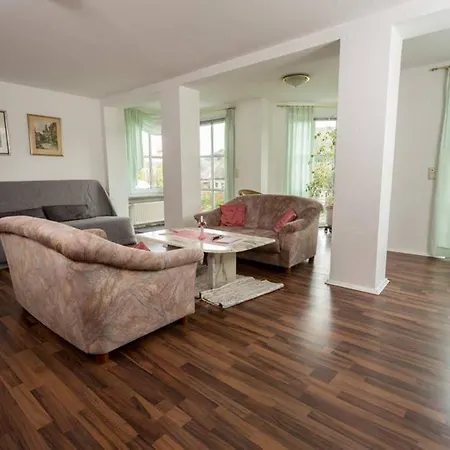 Schoene Ferienwohnung Am Schlosspark Apartament *