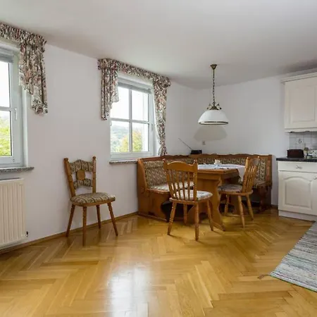 Apartament Schoene Ferienwohnung Am Schlosspark