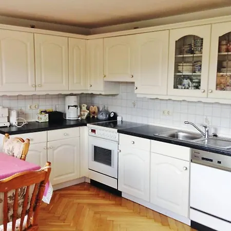 Apartament Schoene Ferienwohnung Am Schlosspark