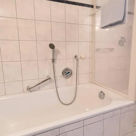 Apartament Schoene Ferienwohnung Am Schlosspark *